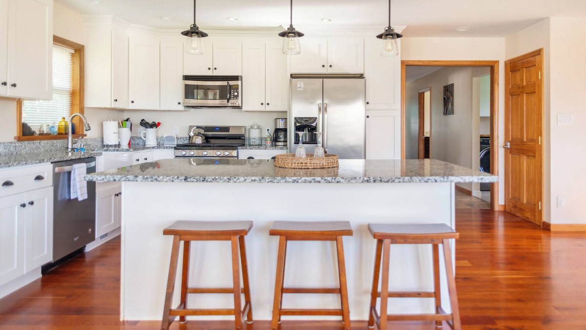 Broadalbin Cabin | Island View: 4 Bdrm Lakeside Cabin in the foothills of the Adirondack Mountains!