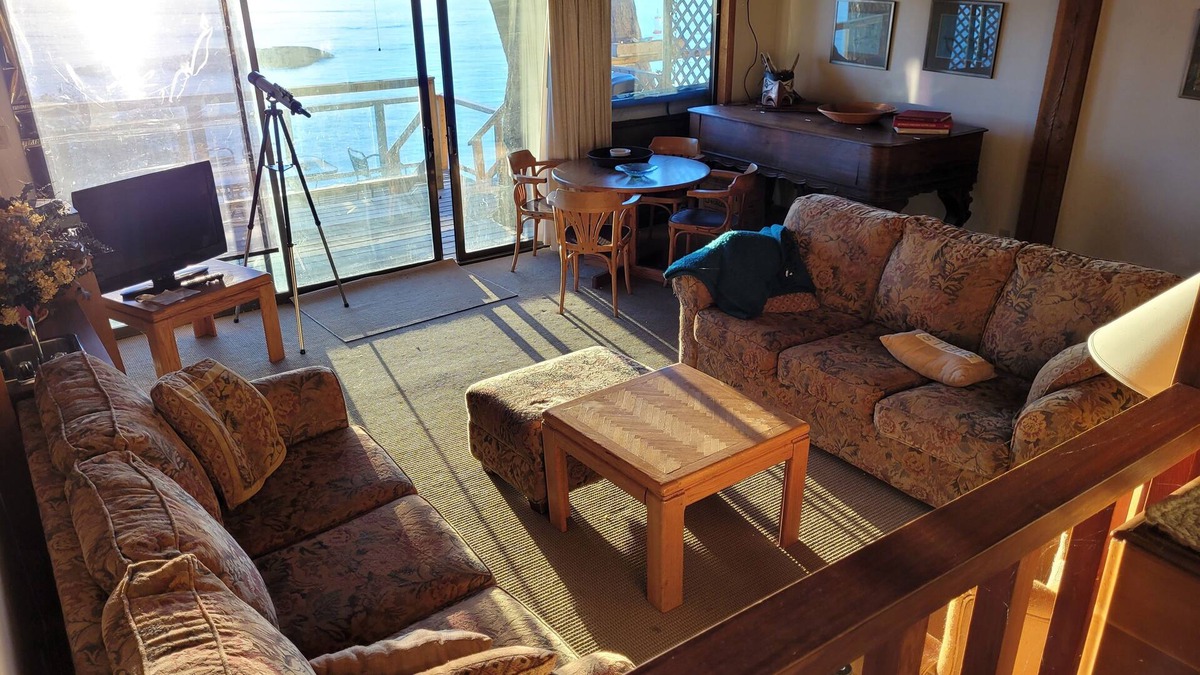 Quadra Island Apartment | Island View at April Point