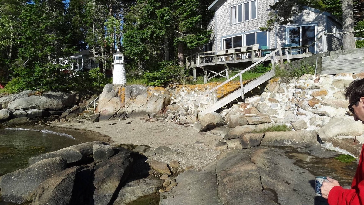 Spruce Head Cottage | Island View Cottages - LIGHTHOUSE