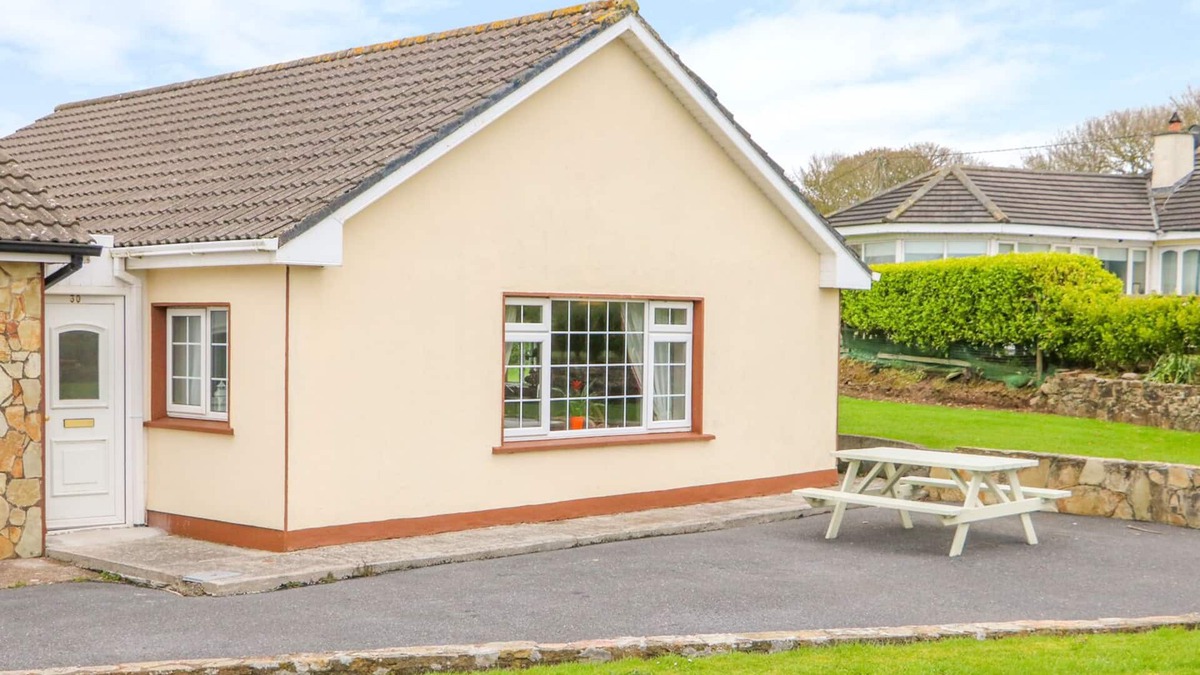 Ardmore Cottage | ISLAND VIEW, pet friendly, with a garden in Ardmore, County Waterford