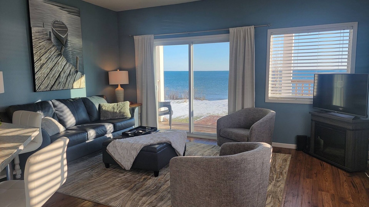 St Ignace Apartment | Islands View Condo- Waterfront