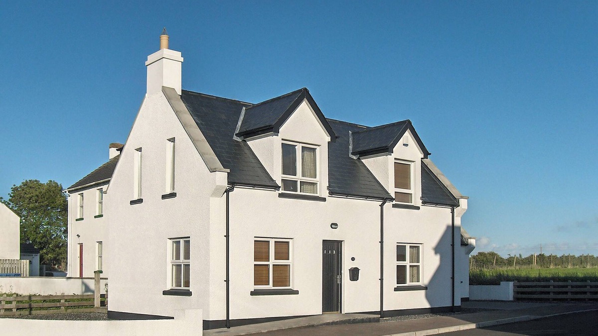 Bushmills House | Isle Cottage Holiday Home, located two miles from the Giants Causeway