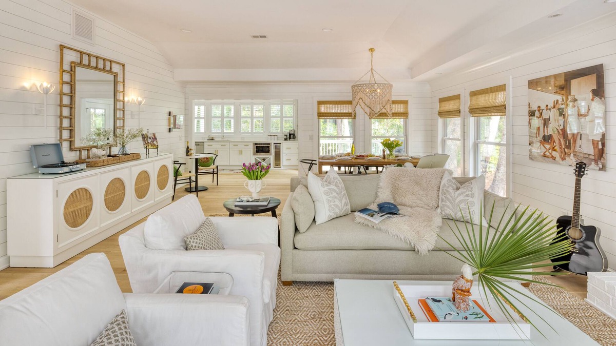 Isle of Palms House | Isle Escape by AvantStay | Walk to Beach + Deck