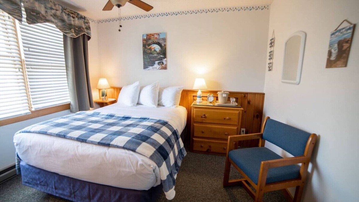 Trenton Apartment | Isleview Gallery Rm 15 - 10 min drive to Acadia