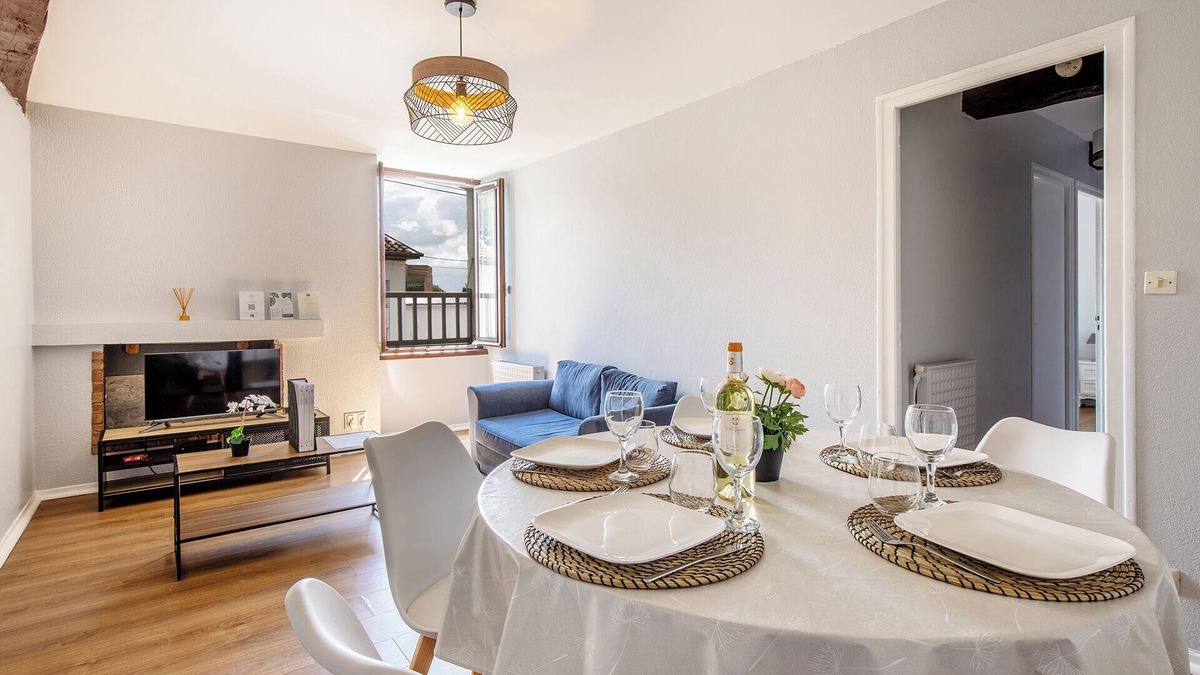Dax Apartment | Ismarita & Jérôme - 2 Bedrooms - Discover Dax on foot - Wifi - air conditioner