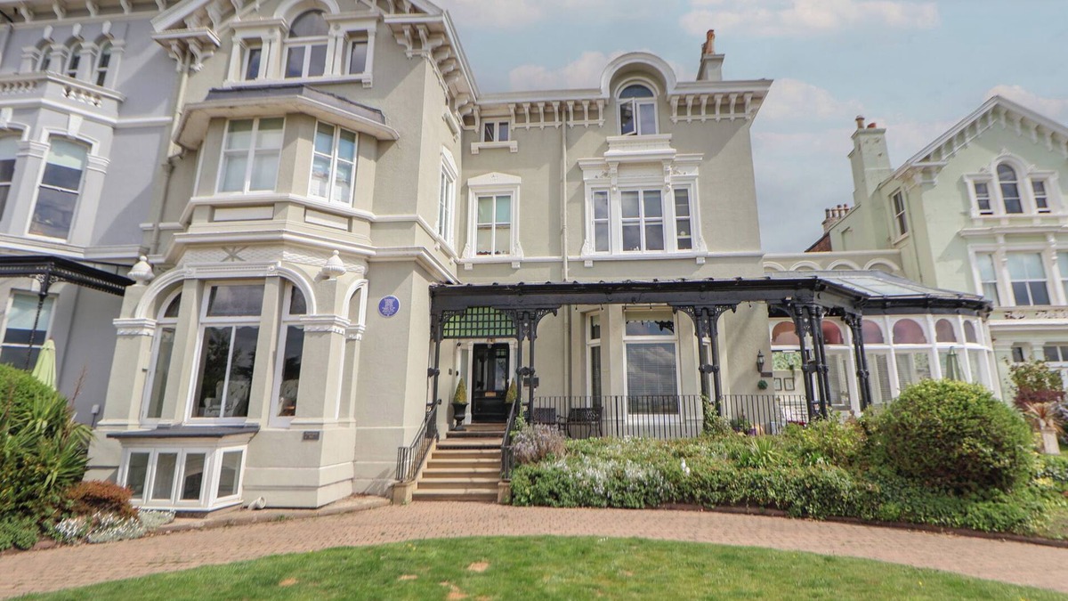Waterloo House | ISMAY DINING ROOM SUITE - TITANIC INTEREST in Waterloo, Merseyside