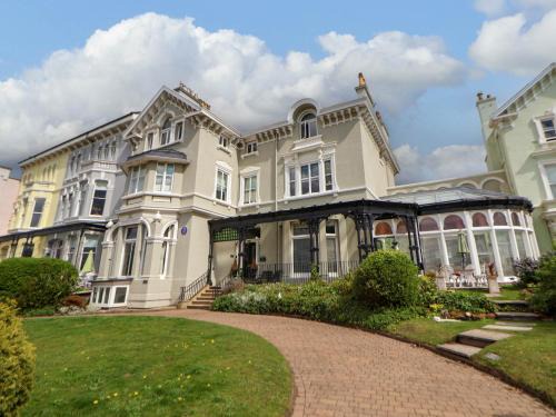 Waterloo Apartment | Ismay Lounge Apartment- Titanic Interest