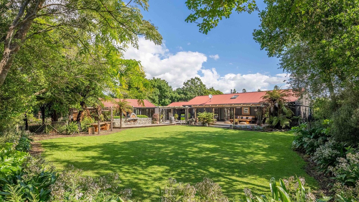 Te Horo House | Isness . Your Haven on Hautere