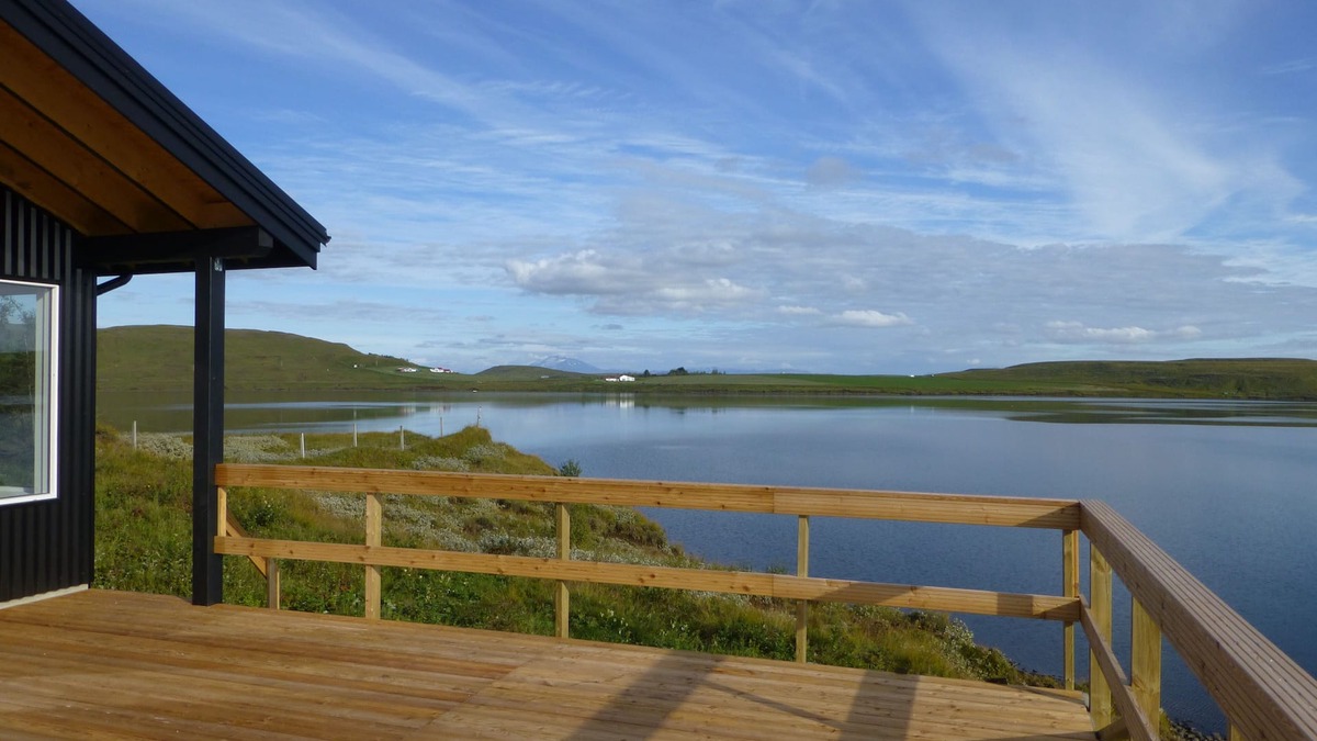 Selfoss House | Isolated lakeside house, view of glaciers & volcanoes, good for day trips - new!