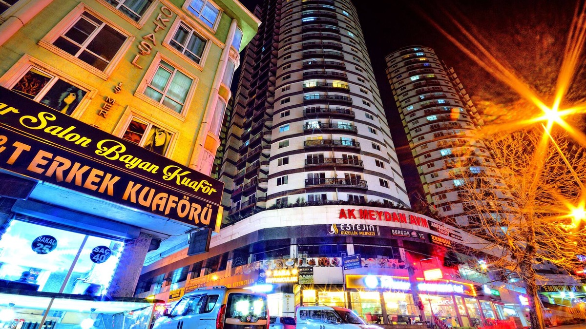 Esenyurt Condo | Istanbul 1+1, city view, washer, dryer, UHD TV, fiberoptic, lux, pool and gym.