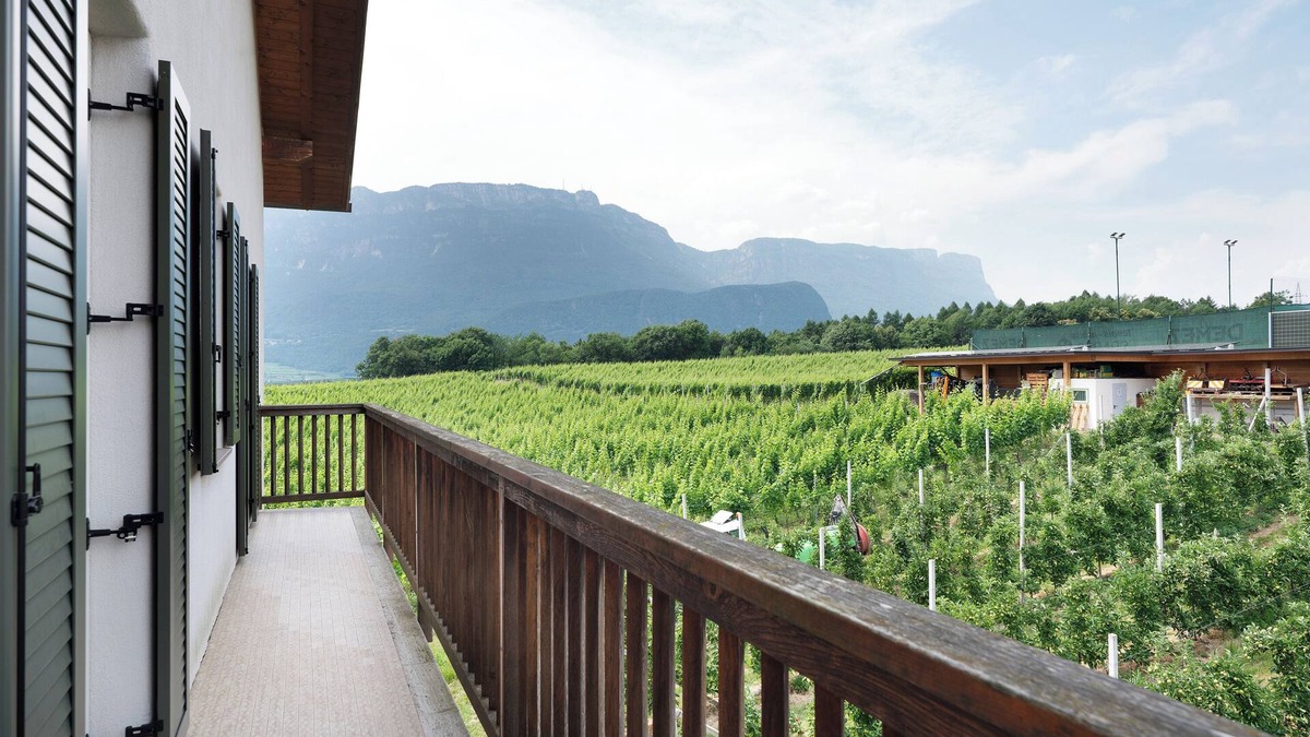 Castelvecchio Alto Apartment | Apartment 'Montiggl' with Mountain View, Wi-Fi and Air Conditioning