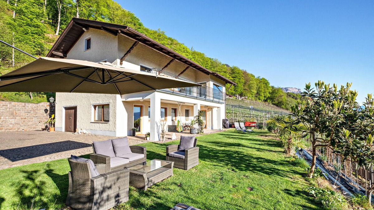 Castelvecchio Alto Apartment | Apartment 'Weitblick Kaltern' with Mountain View, Private Terrace and Garden