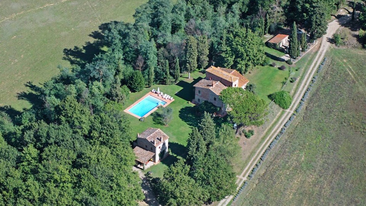 Terranuova Bracciolini Villa | Charming Tuscany Country House with private pool, barbecue & table tennis