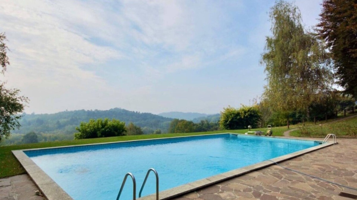San Fermo della Battaglia Villa | Luxury Villa with Pool and Tennis Court
