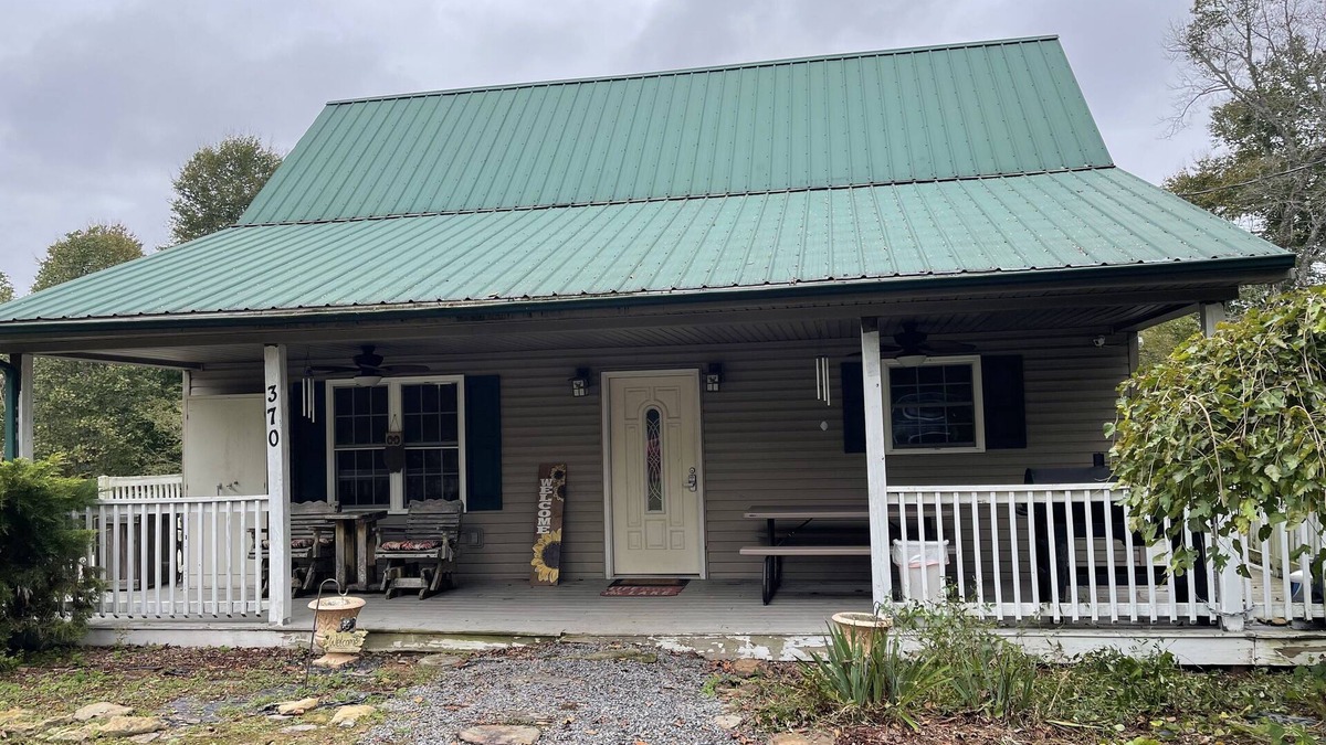 Windsor Cabin | It is a cabin house. Near in the lake where you can hike, walk, or fishing .