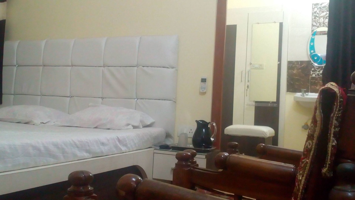 Chimur Bed & Breakfast | It is an economic,neat &clean homestay accommodation for you & serves tasty food