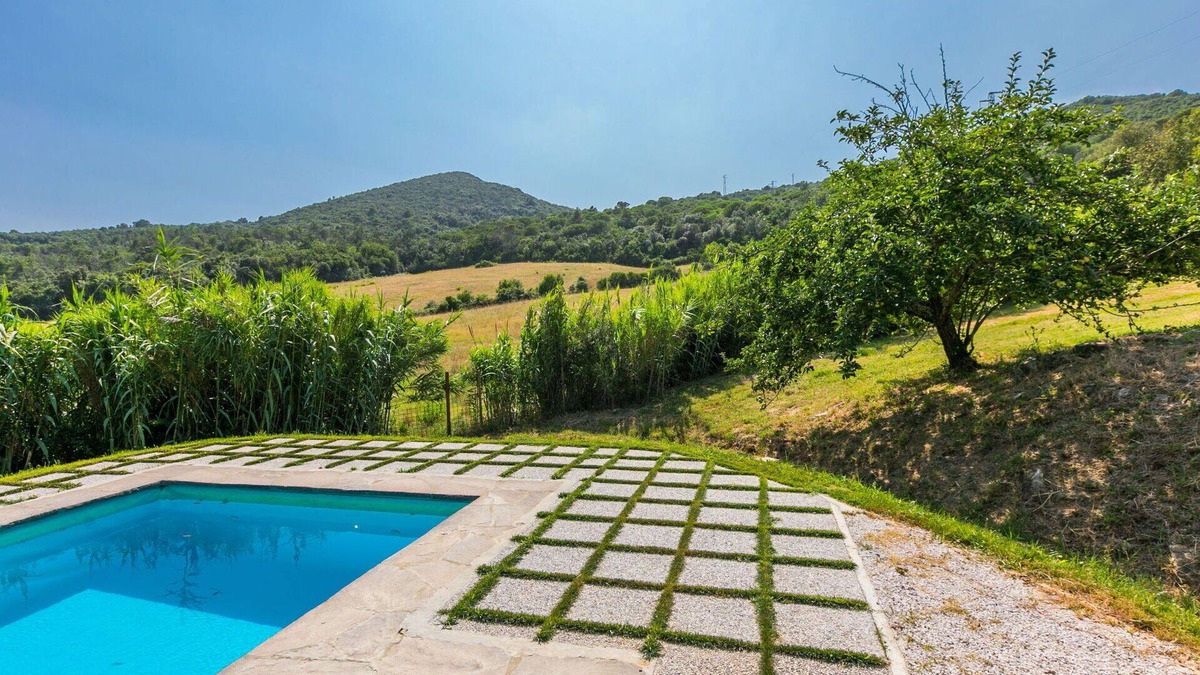 Rosignano Marittimo Villa | Nice apartment in villa for 17 guests with pool, TV, pets allowed and parking