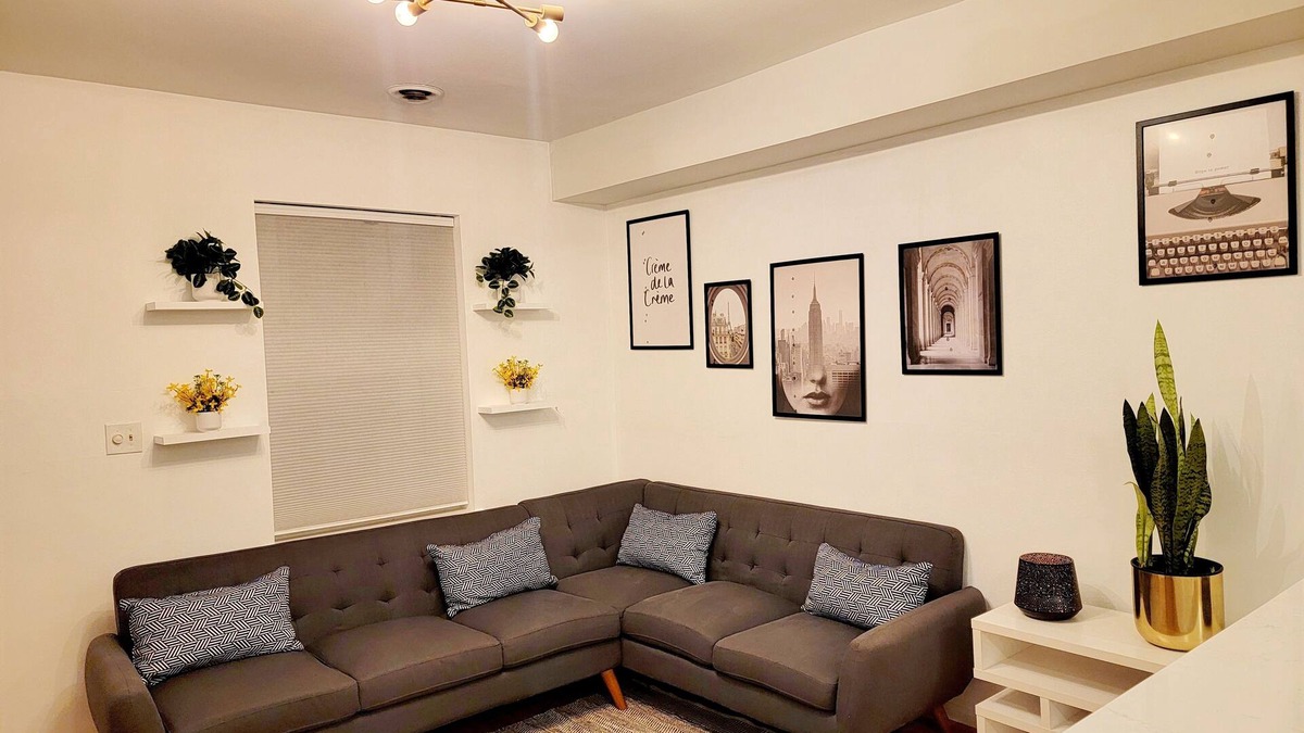 Truxton Circle Apartment | It's a 10! Chic 1-bedroom located 10 mins from everywhere you want to be in DC