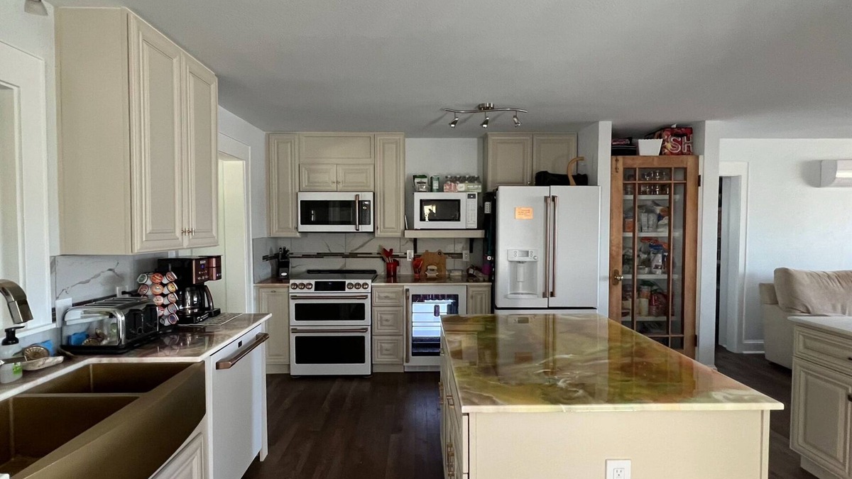 Weatherford House | It's A Couple's Affair! "This is a 1-bedroom shared space"
