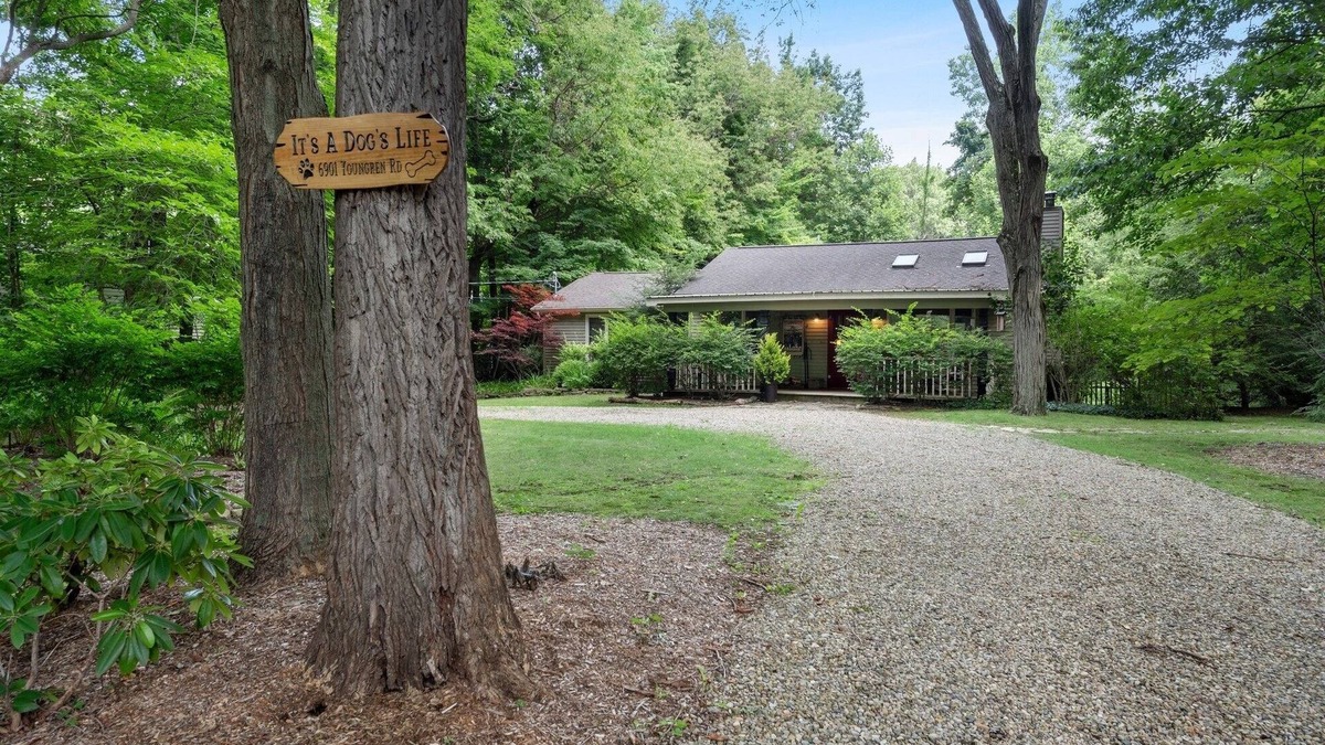 Harbert Cottage | 'It's a Dog's Life" - Unleash Your Fun Here!