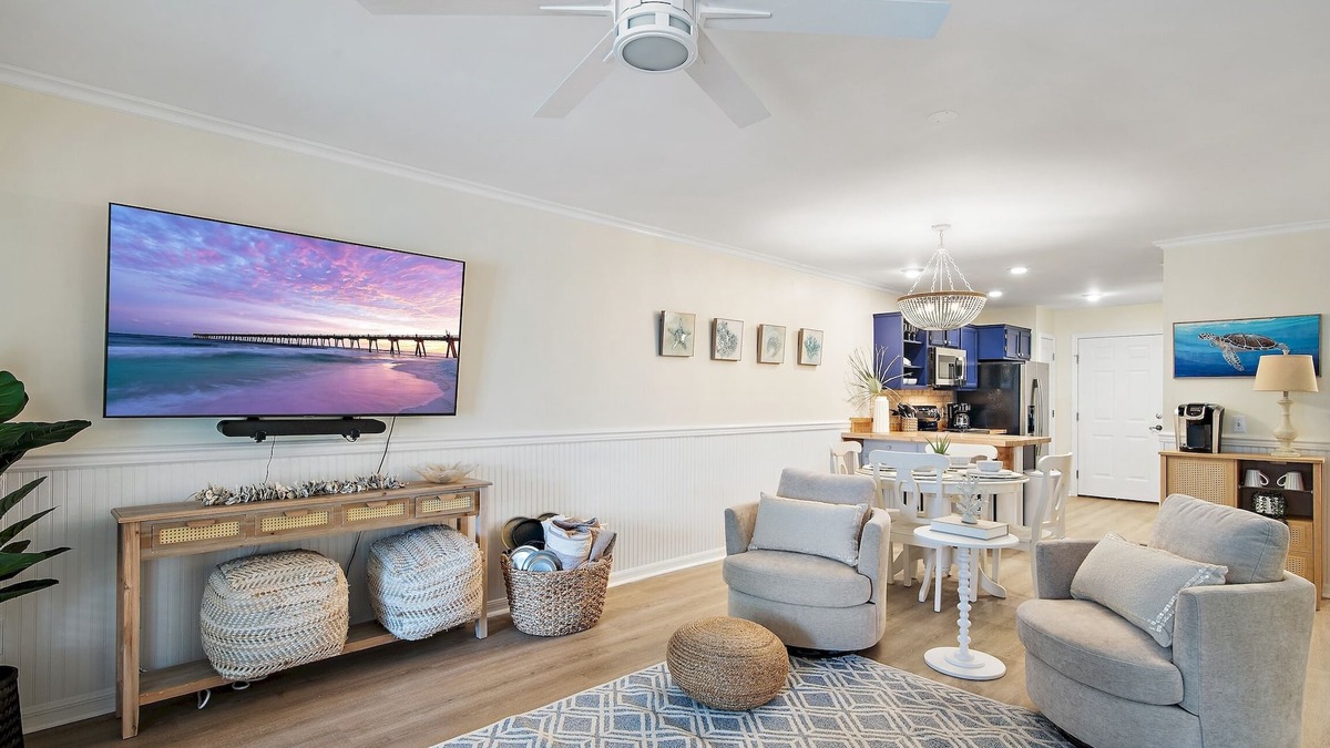 Sunnyside House | It's a Shore Bet @ Laguna Beach | 3 Min Walk to Beach | Pet Friendly | Fenced Yard | Sleeps 6