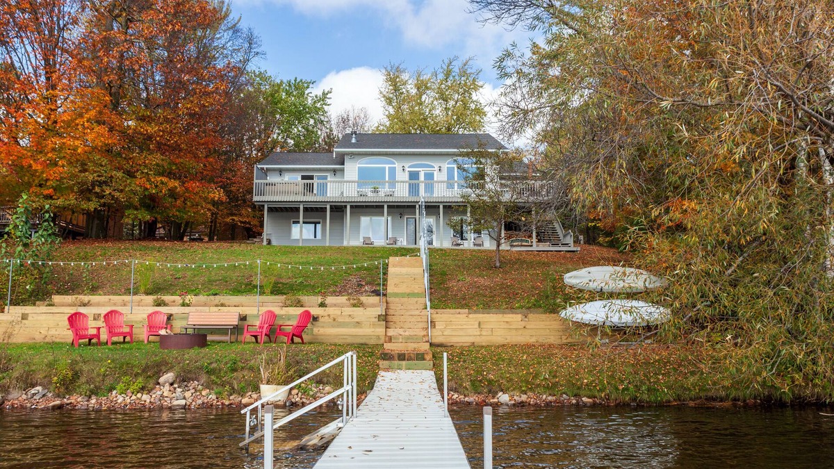 Duluth House | "It's All Good" at Pike Lake
