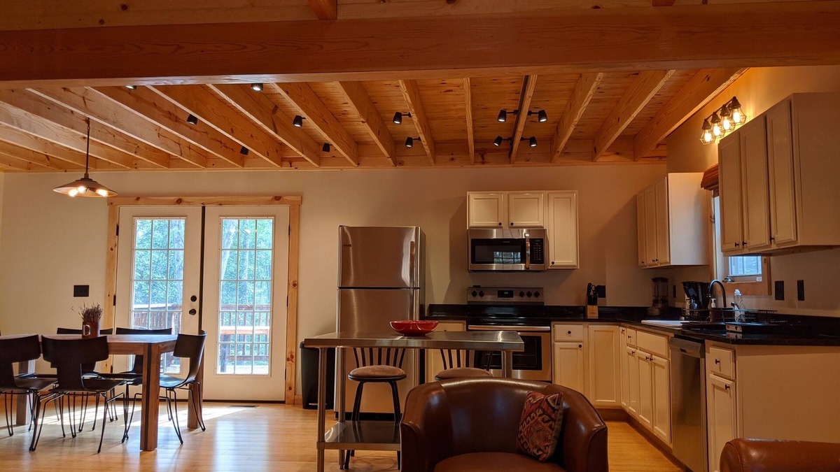 Faber Cabin | It's Like Your Own Private Nature Reserve-Peaceful-New Beautiful Cabin!