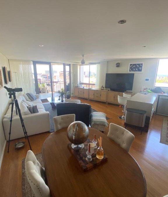Wollongong CBD House | It's Paradise Here, Private Room with Breakfast and 2 cats