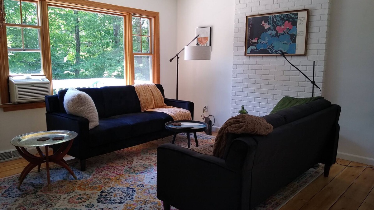 Weston House | It's Snowing! Plan Your Winter Vacation Now 8 minutes to Ludlow/Okemo