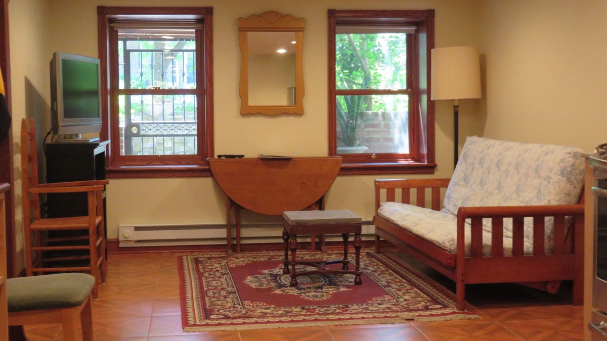 Columbia Heights House | It's SUMMERTIME in DC! SAVE on a COZY NW DC 1BR Apt in Adams Morgan near METRO!