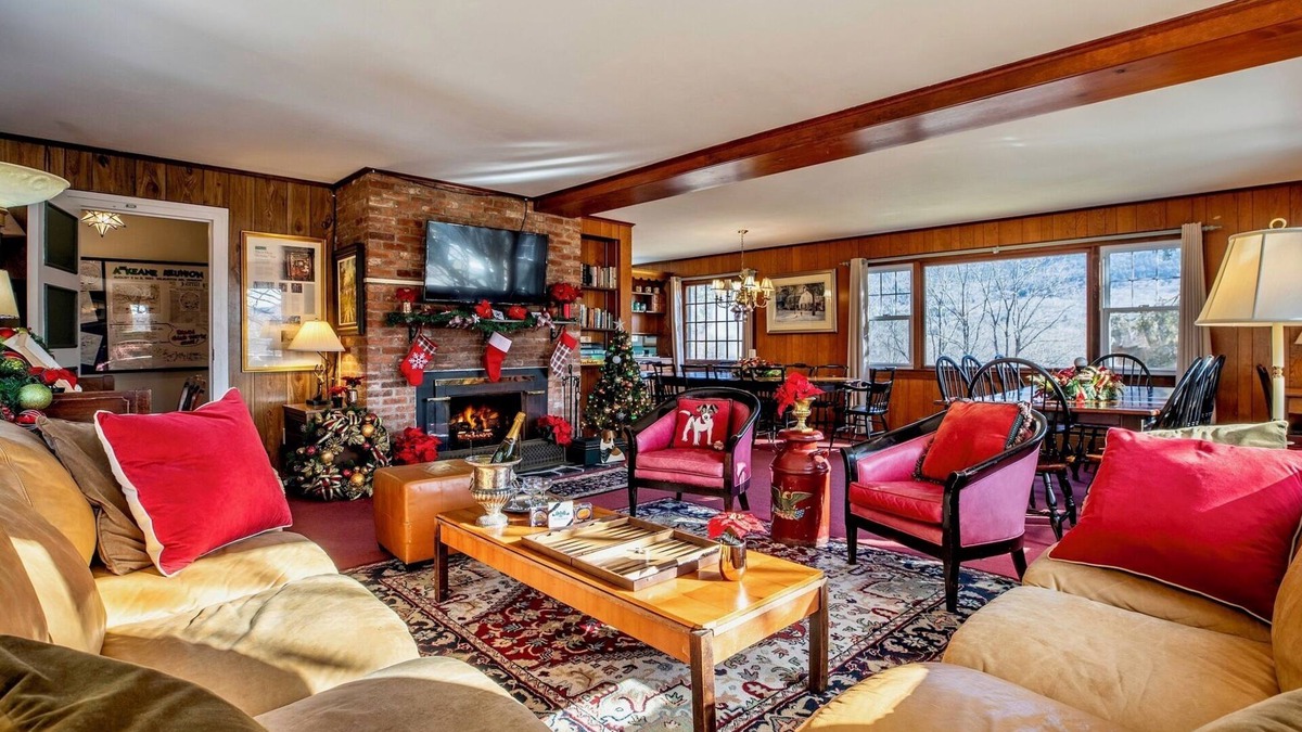 Manchester House | It's the Perfect Reunion House! Fireplace. Indoor pool. Ski. Dogs loved!