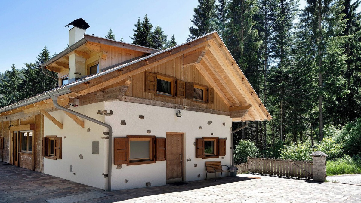 Senale San Felice Apartment | Vacation apartment "Unterurbanhof Die Eins" with mountain view, terrace with garden and sauna.