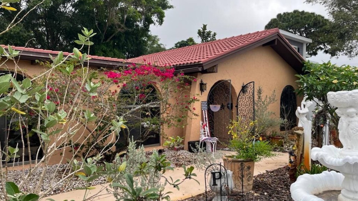 Venice East House | Italian/Mediterranean 2-bedooom home in Venice, FL near golf courses.