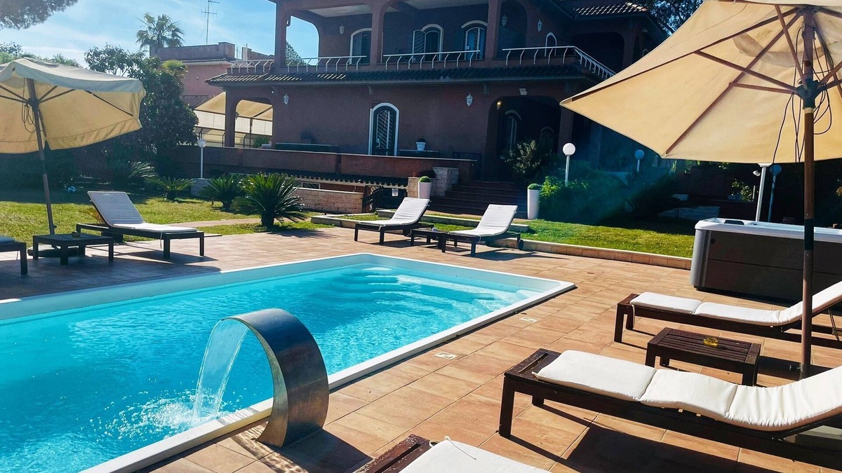 Lavinio Lido di Enea Villa | Italian Villa by the beach near Rome