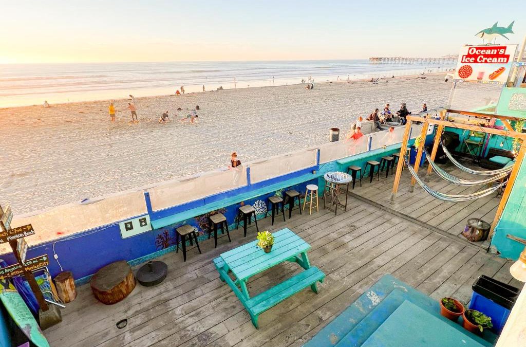 Pacific Beach Hostel | ITH San Diego Beach Bungalow Surf Hostel