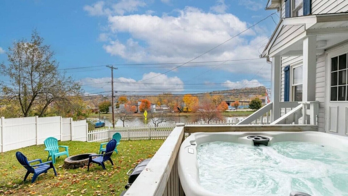 Ithaca House | Ithaca 2 Bed 2 Bath · River front in the · River front in the heart of Ithaca!