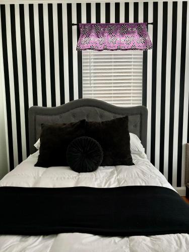 Salem Apartment | It’s Showtime-Book Lally’s House! Steps to Common!