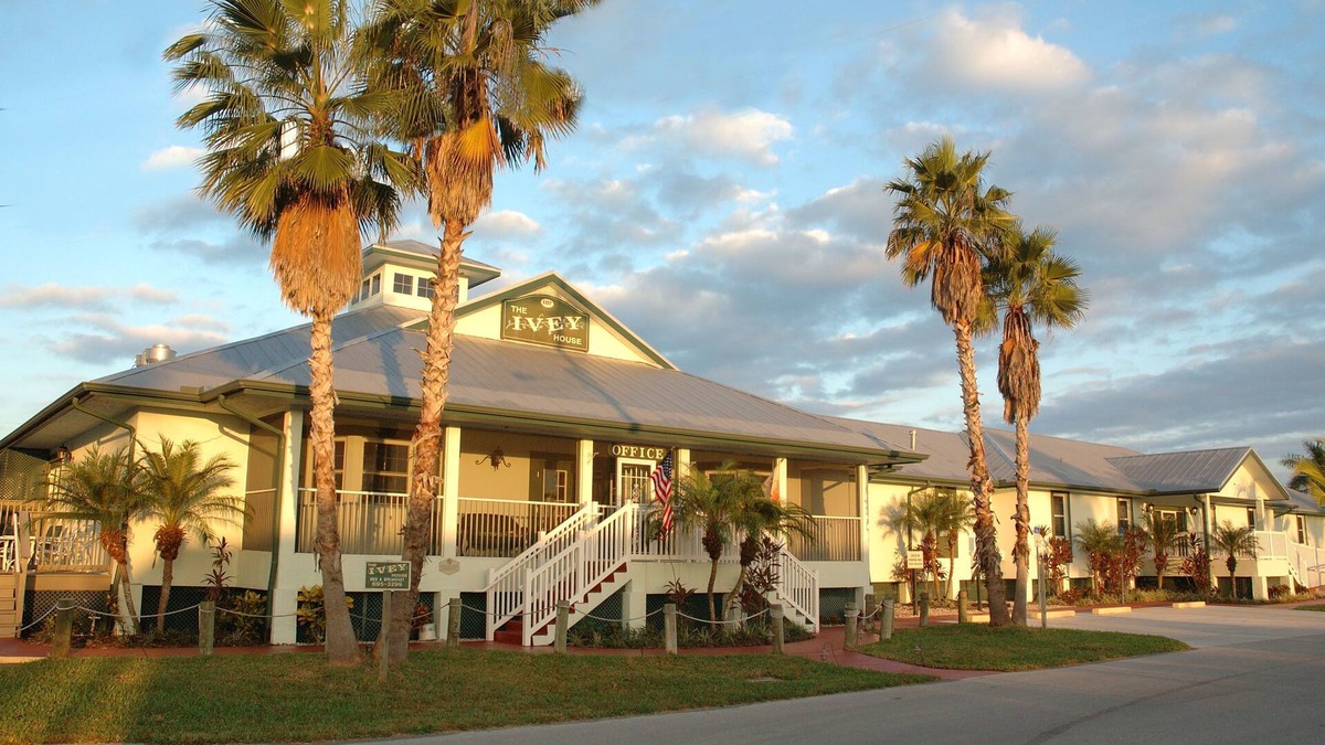 Everglades City Hotel | Ivey House Everglades Adventures Hotel