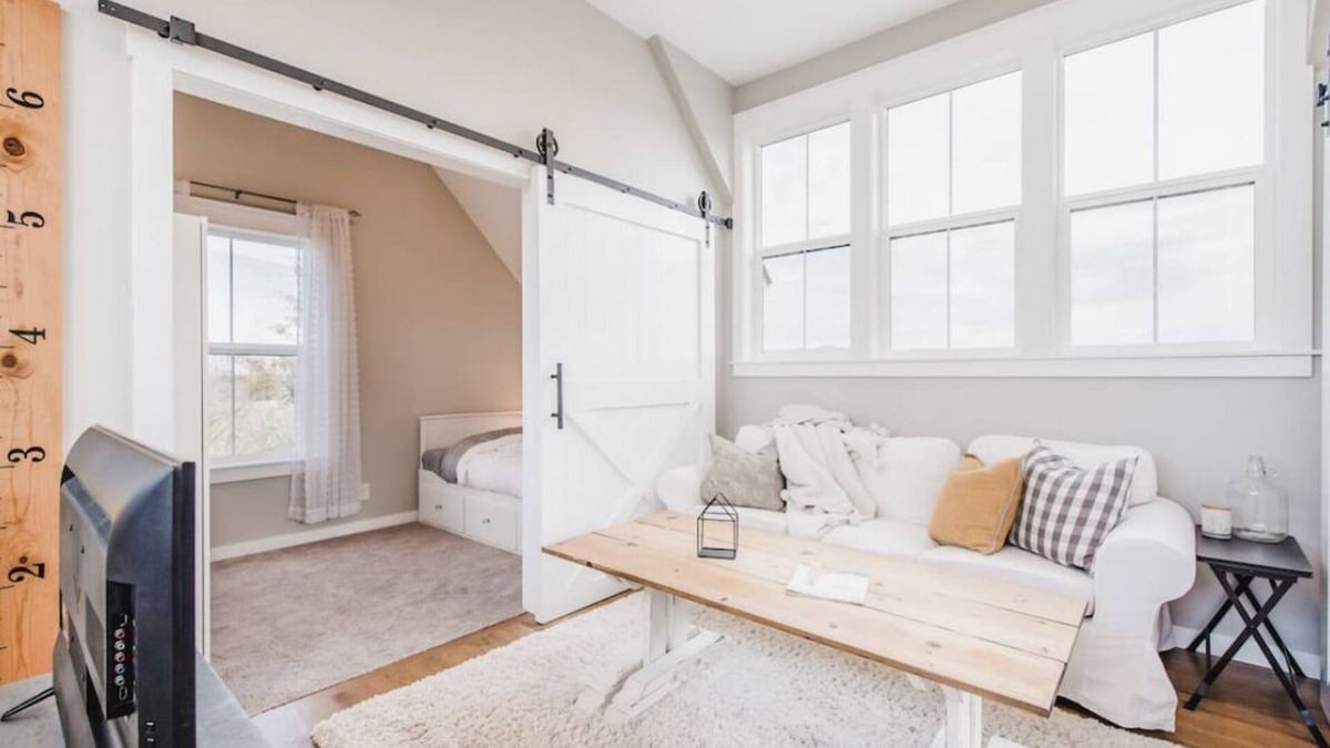 Colbert Cottage | Ivory and Oak a Greenbluff Home