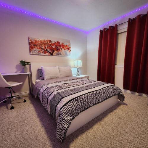 London House | Ivory Staycation Suite with Free Street Parking, Shared kitchen and washroom