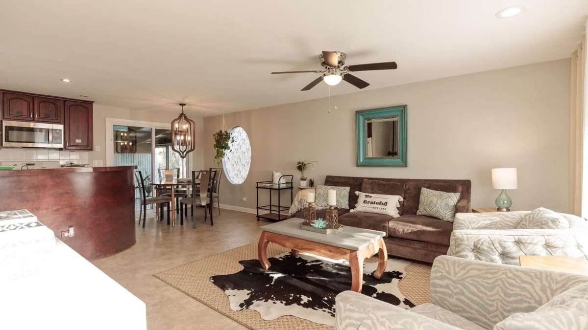 Grayslake House | IVP Manor House Close to Lake, Beach & Naval Base