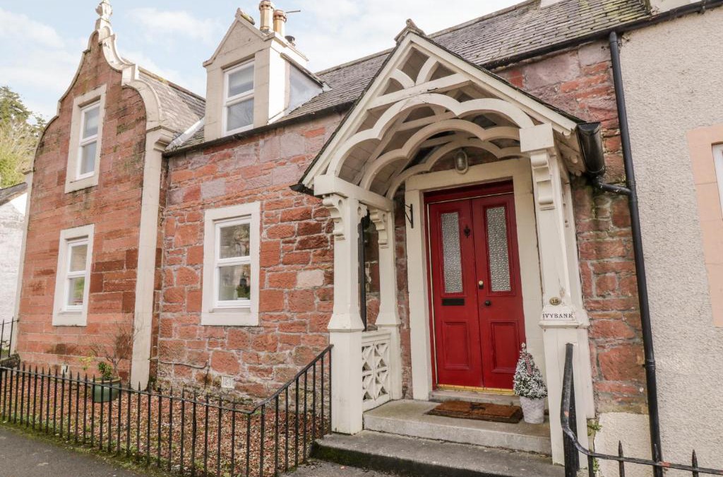 Thornhill House | Ivy Bank