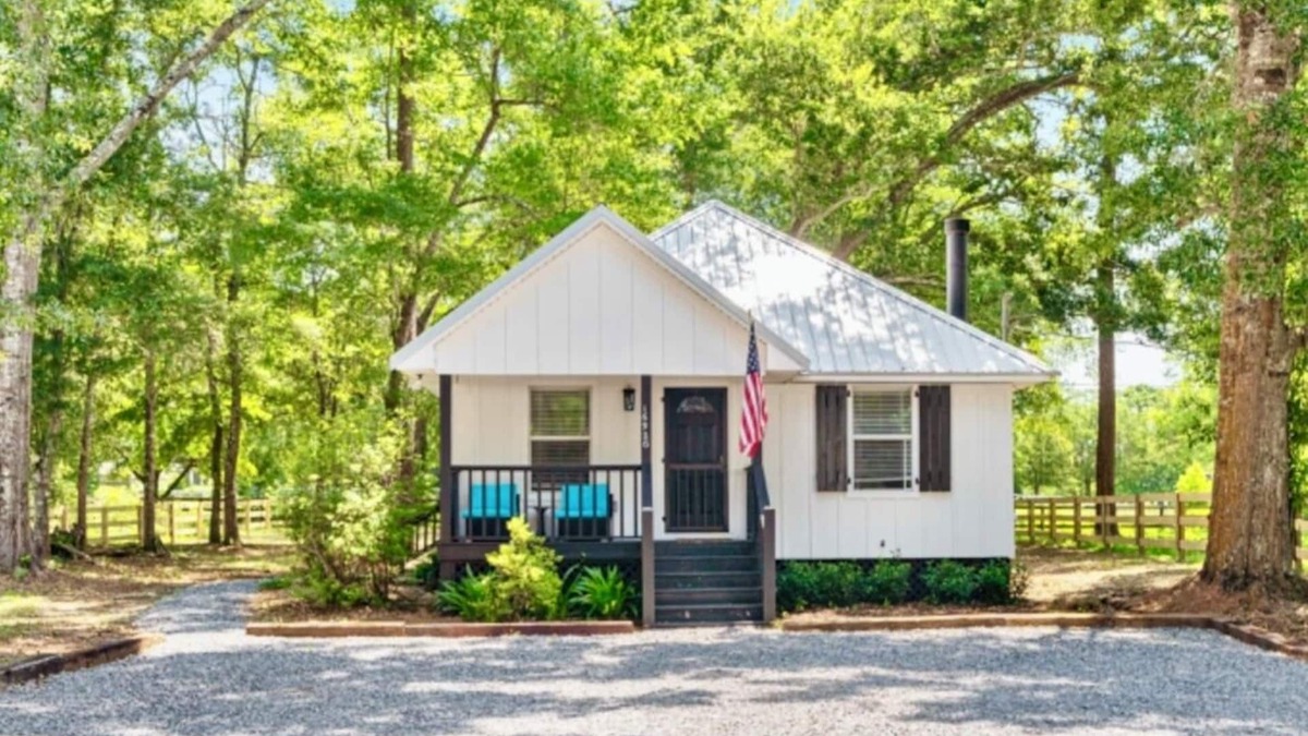 Point Clear Cottage | Ivy Cottage, a charming cottage 5 minutes from downtown Fairhope.