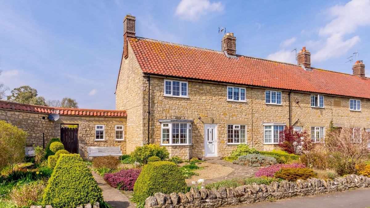 Helmsley Cottage | IVY COTTAGE, family friendly, with a garden in Helmsley