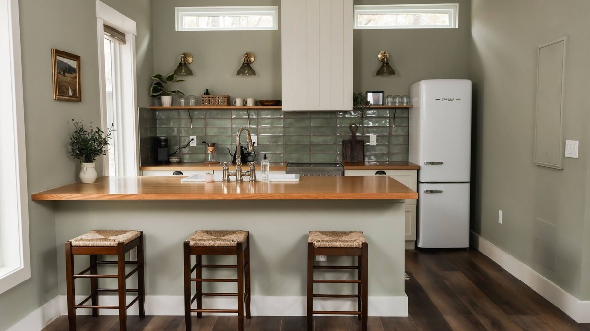 New Plymouth Cabin | Ivy Cottage | Hocking Hills