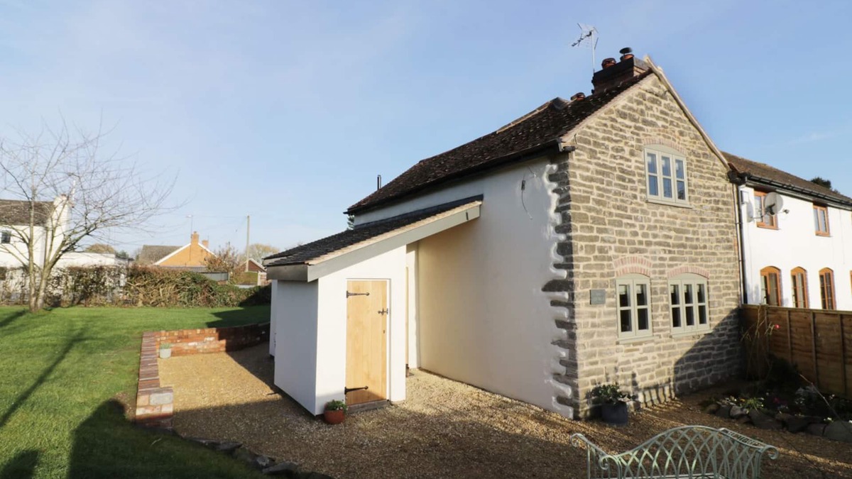Moreton Cottage | IVY COTTAGE, pet friendly, luxury holiday cottage in Malvern