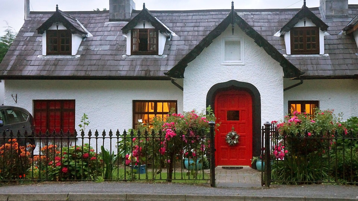 Killarney Cottage | Ivy Cottage steps from Killarney National Park & Killarney Town Centre