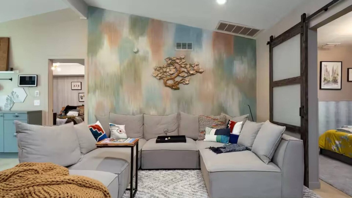 Tulsa House | Ivy's Charming 2 Bedroom 2 Bath with Jetted Tub