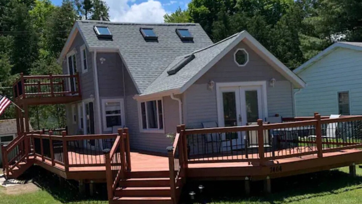 Lexington House | Ivy Suprise LakeView