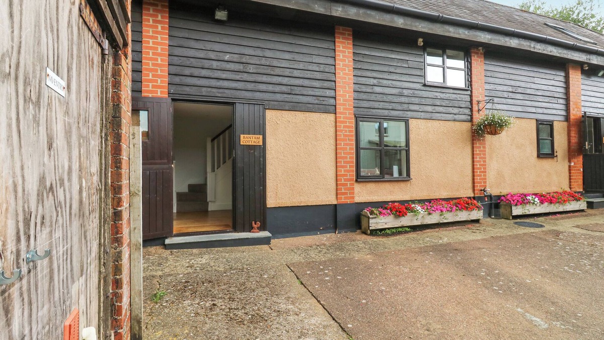 Ottery St Mary Cottage | IXWORTH COTTAGE, pet friendly, with a garden in Ottery St Mary